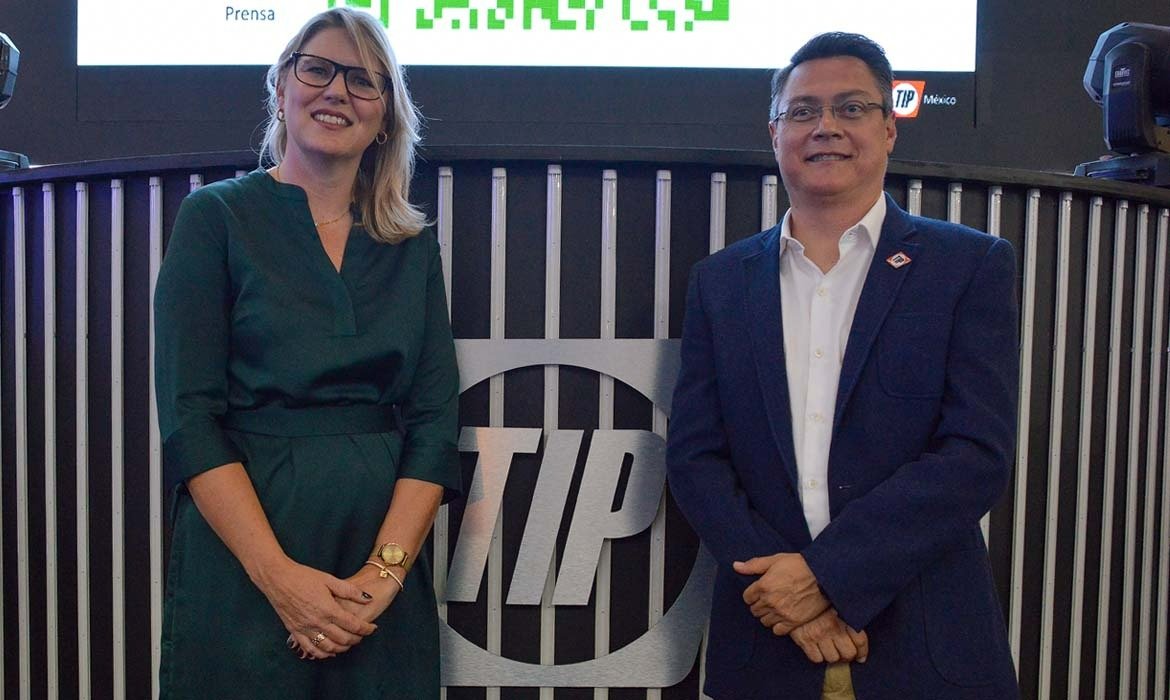GrupoT21's tweet photo. 🚛 Ecoleasing, la propuesta sustentable de TIP México. https://t.co/vzruVKbeXp
Por @Liznomas #GrupoT21 #Terrestre #Ecoleasing #ExpoTransporteANPACT 2022 https://t.co/IKcW4v8cw1