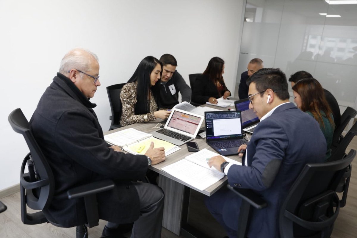 ProsperidadCol's tweet photo. Equipo de Auditores certificados de @unidadvictimas desarrolló la auditoría interna al sistema de Gestión de Seguridad de la Información en  @prosperidadcol. Trabajo conjunto promovido por las directoras @cielo_rusinque, y @mptobon. https://t.co/0MfqWePssr