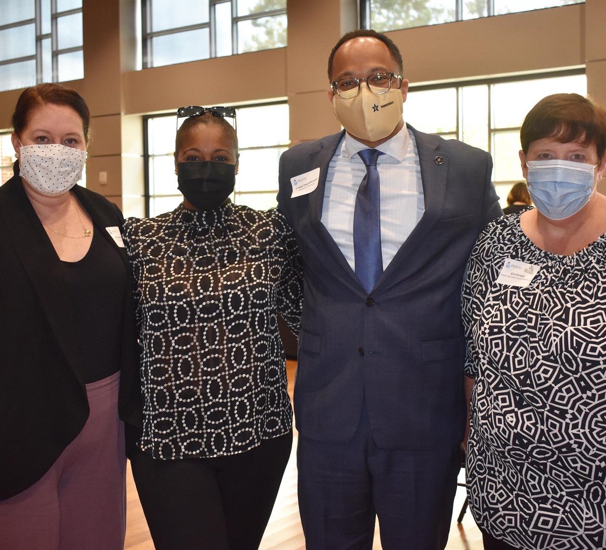 #TBT to last year’s Principal for a Day luncheon. We are looking forward to celebrating #PFAD22 later this month! 

To participate in the luncheon and explore a local Metro school as a “Principal for a Day” on 10/27, register before end of day tomorrow: pencilforschools.org/events/princip…