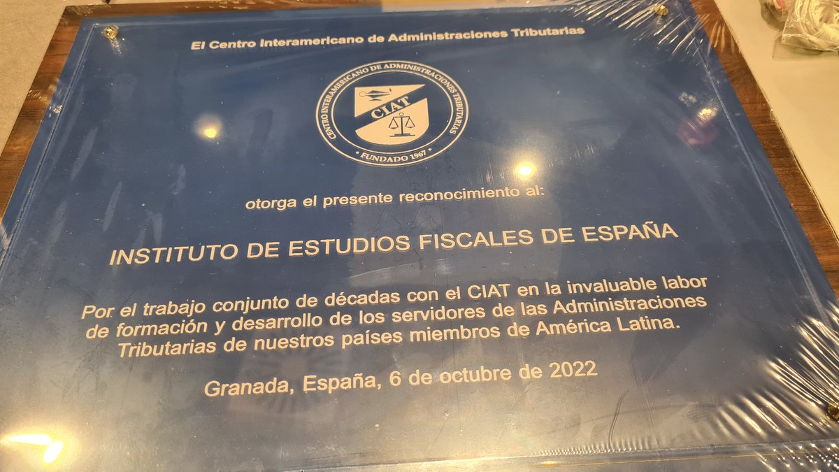 Hoy en la clausura de la Conferencia técnica de <a href="/CIATorg/">Secretaría Ejecutiva</a>, el Secretario ejecutivo Marcio Verdi ha entregado al <a href="/IEF_ES/">IEF España</a> una placa en reconocimiento a tantos años de colaboración. Lo hemos recogido <a href="/CristinaGHerrer/">Cristina Garcia-Herrera</a> <a href="/ncorralg/">nacho corral guadaño</a> JM Guirola y yo ¡Muchas gracias!