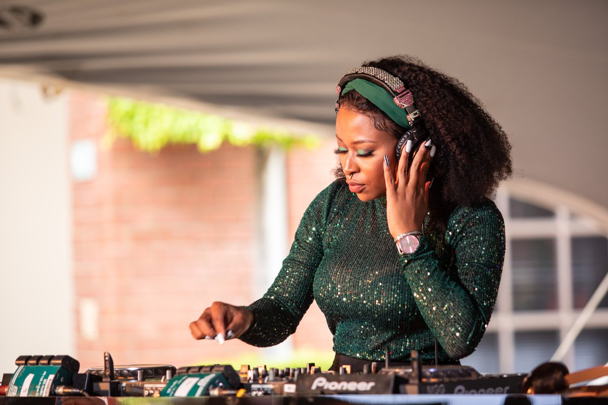 Momentum_za's tweet photo. This is not a brain tease. Sharpen your money game as we give our Science of Success Festival the #ThrowBackThursday treatment. Our research partnership with @unisa will be 11 years strong. Levels we say. Stay tuned to learn how #SuccessIsAScience. https://t.co/zVO6GSZZsk