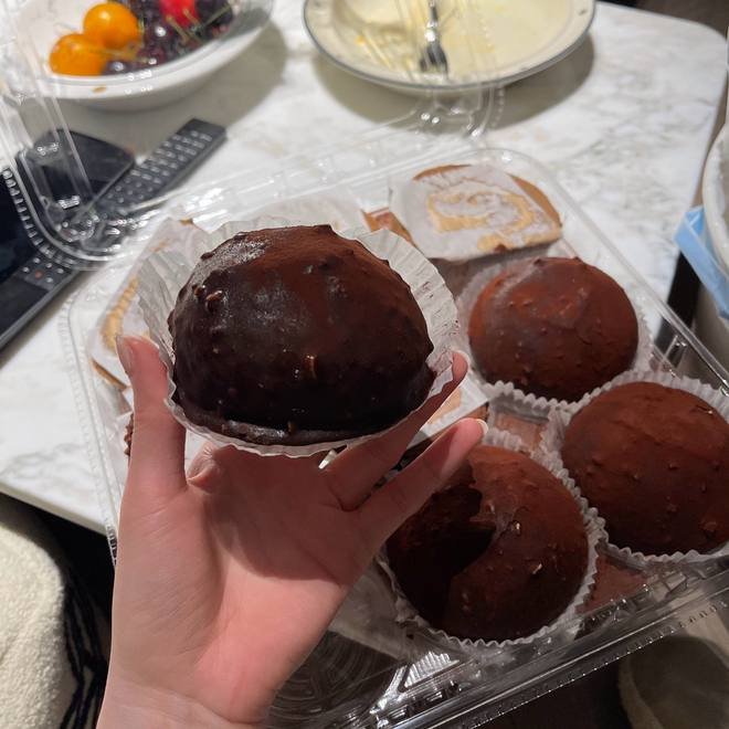tulyacarpio1's tweet photo. This cake's been sprinkled with love https://t.co/loa60SDFtg