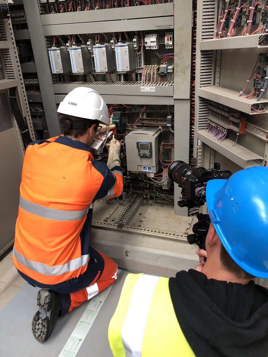 AudreyAchenza's tweet photo. En live tournage du film de sensibilisation à la consignation électrique merci aux équipes de l’agence Normandie @suez pour leur collaboration #SanteSecurite #vigilance @luc_bourgade @BAMarilh  @romaingambardella https://t.co/ONCFIJvMQ2