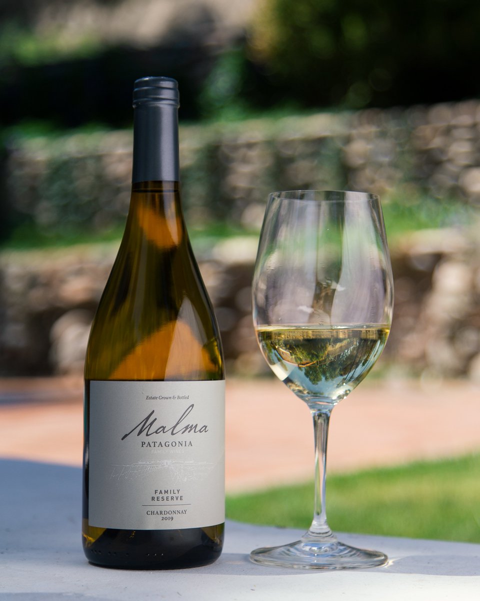 MalmaWines's tweet photo. El cambio de estación trae matices aromáticos florales y frutados. La frescura de los blancos toma presencia en las jornadas de disfrute al aire libre.
#Malma #FamilyReserve #Chardonnay #PatagoniaFamilyWines https://t.co/b610tgNepQ