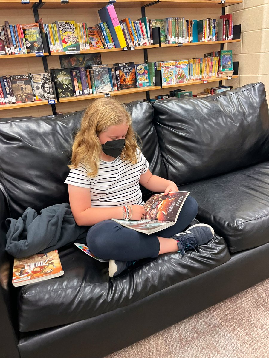 miss_hgraham's tweet photo. We LOVE coming to the library! Some choose to read, play in the maker space, or even explore our new critters. 🐌 Thank you @MsEnwright for making this space so engaging for all! @SCDSB_Schools @SteeleStreetPS #welovelibrary https://t.co/zVg2SWchT2