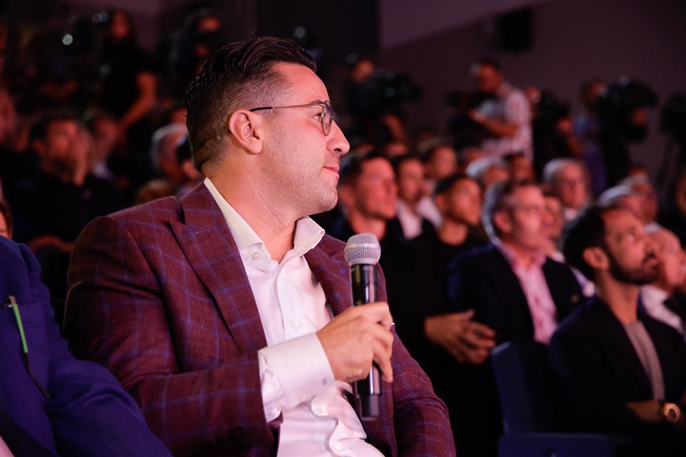 AtletiAcademia's tweet photo. La Academia también estuvo presente en el homenaje a @Koke6, jugador con más partidos en la historia del @Atleti 🔴⚪
¡Ejemplo para todos nuestros jugadores que día a día crecen en nuestra Academia! 💪
❤️🤍 #CapitánDeLeyenda https://t.co/MCGSnLkqRd