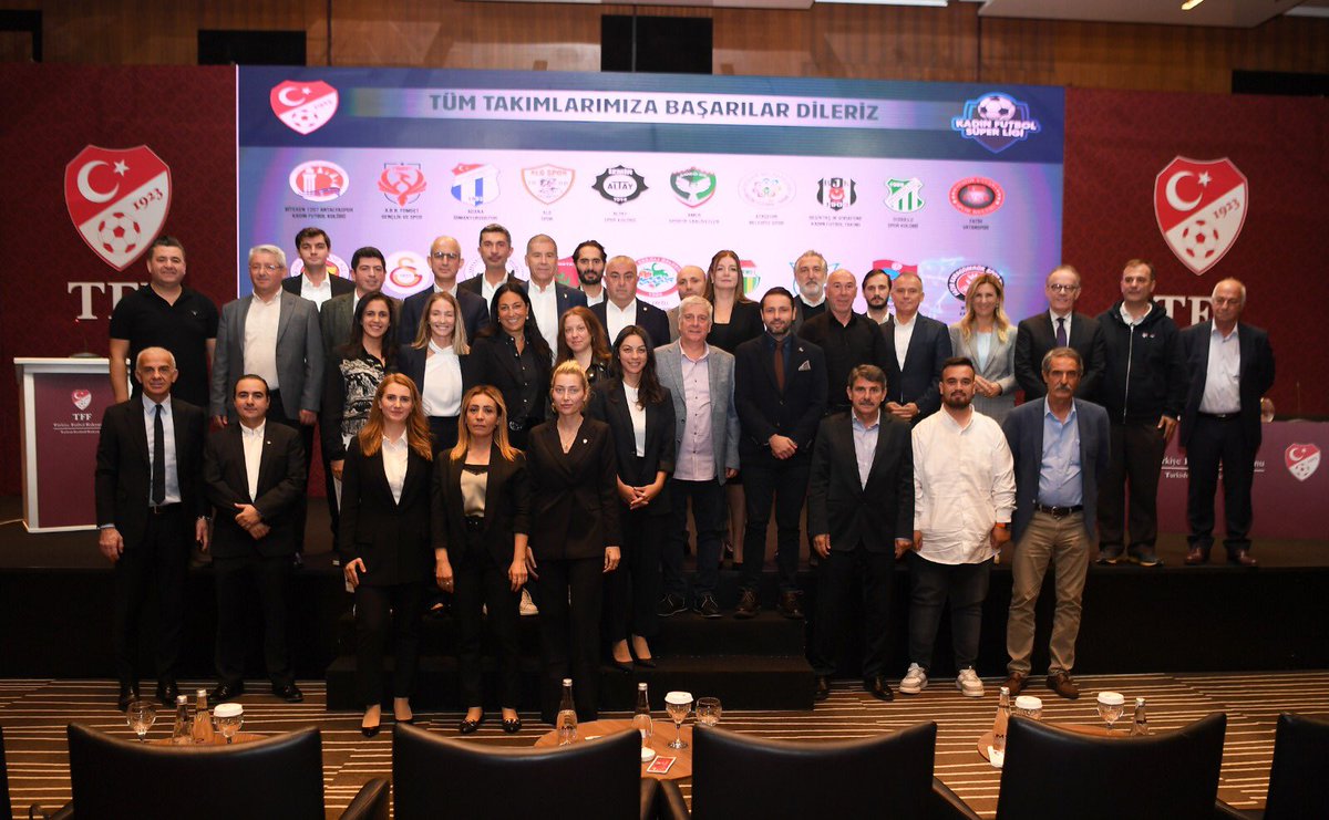 Kadın Futbol Süper Ligi ve 1.Lig’in fikstür çekimi yapıldı. Uzun yıllar katkı vermeye çalıştığım kadın liglerinin bu gününde ,yönetim kurulundaki arkadaşlarımızla ,TFF yönetimini temsilen ,kulüplerimizle beraber olduk. Cebimizde,gönüllülük esasını öne alan ,samimiyet var