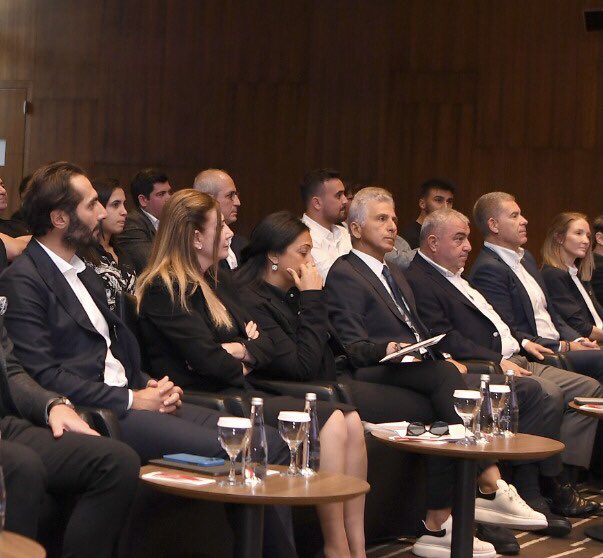 AliDusmezz's tweet photo. Kadın Futbol Süper Ligi ve 1.Lig’in fikstür çekimi yapıldı. Uzun yıllar katkı vermeye çalıştığım kadın liglerinin bu gününde ,yönetim kurulundaki arkadaşlarımızla ,TFF yönetimini temsilen ,kulüplerimizle beraber olduk. Cebimizde,gönüllülük esasını öne alan ,samimiyet var https://t.co/1f5xiLoNrC