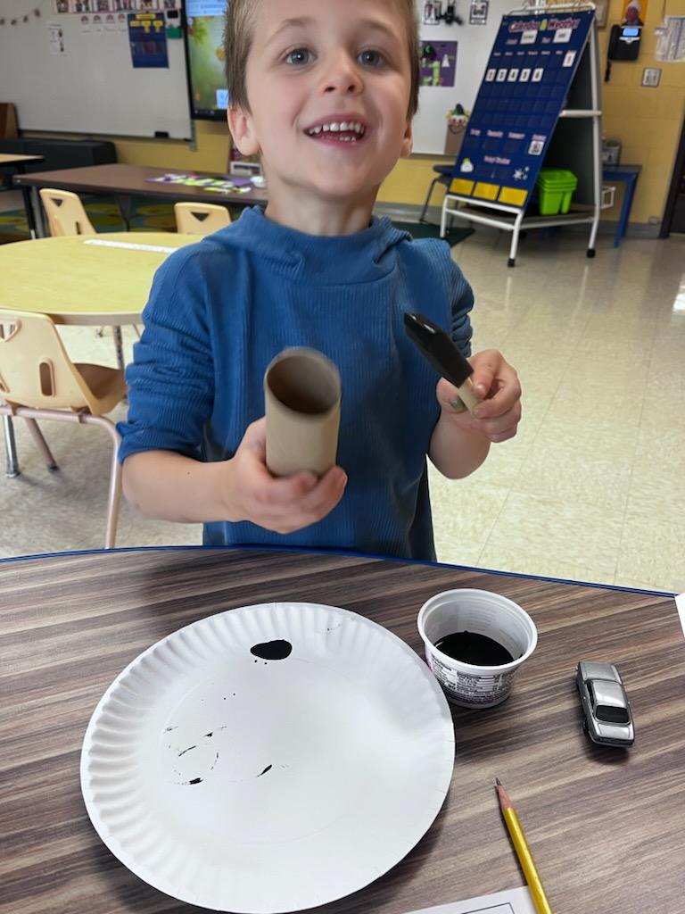 OwlWcsd's tweet photo. Mrs. Guidera's class is having some spooky fun this morning making haunted houses and bats.🍁🎃#JoyfullyEngaged #WeAreOWL https://t.co/916kAd0DMh
