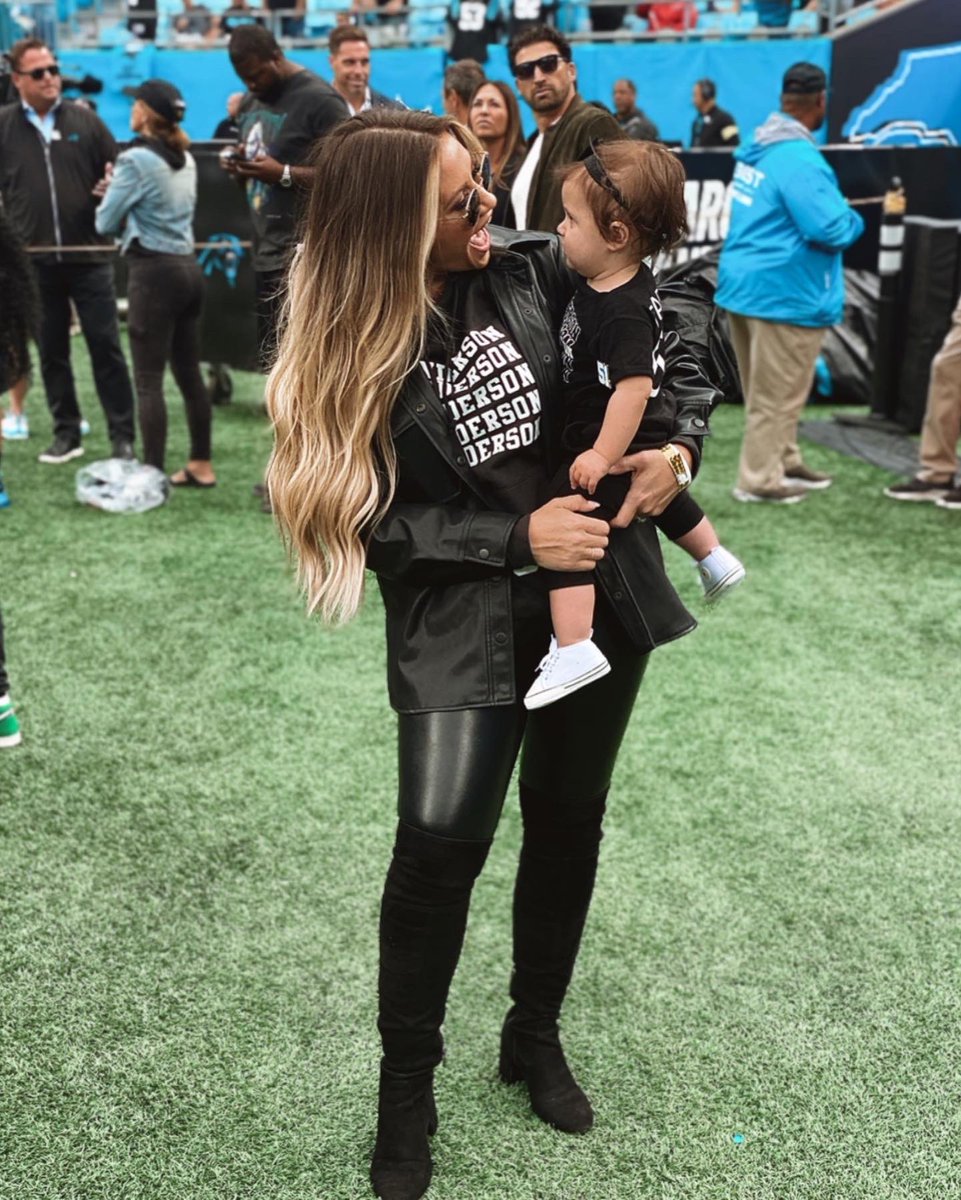 Saryn_Anderson's tweet photo. Best game day accessory I can ask for 👯‍♀️ https://t.co/N4x7GB0RSF