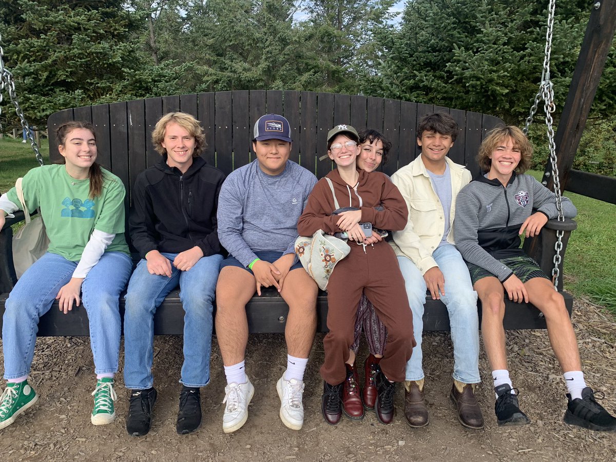 MissBackBB's tweet photo. Having a blast at Stokoe Farms with the seniors today🍁🌽🎃 https://t.co/ureg4NkYgS