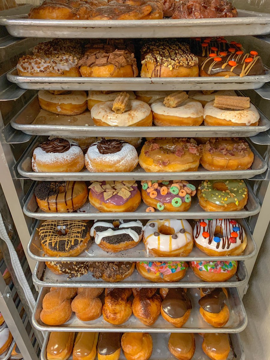 glaze_lv's tweet photo. Donuts anyone?? #donuts #doughnuts #breakfaststory https://t.co/4BDrHHGmbA