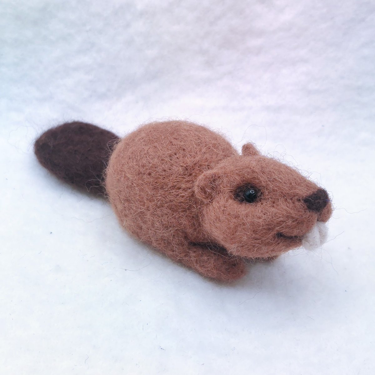 🦫

#needlefelting #beaver #fiberart #felted #woolart #softsculpture #handmadetoys #feltart