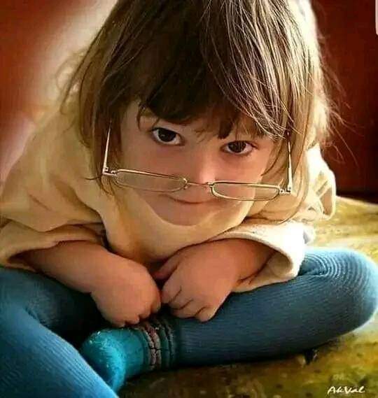 اليوم كله مشاقه كبيره وخلاص راجع البيت بعد اسبوع عذاب راكب القطر عادي وكنت لوحدي اللى جت قاعدت جمبي 👇