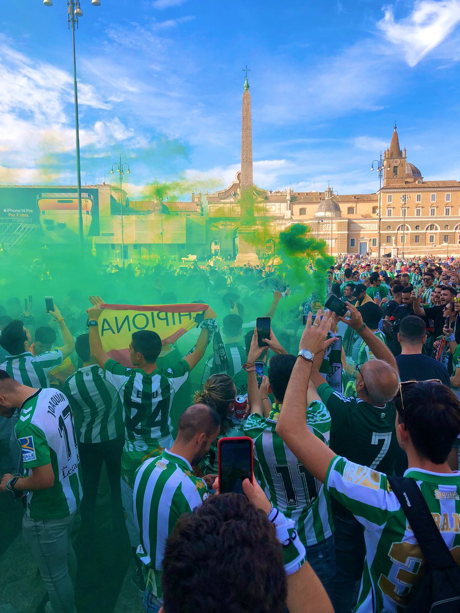 ElMagoBotas_'s tweet photo. Roma, eterna y verdiblanca.

Viva el Real Betis Balompié y todos sus locos de la cabeza. https://t.co/4uLBpOx9dw