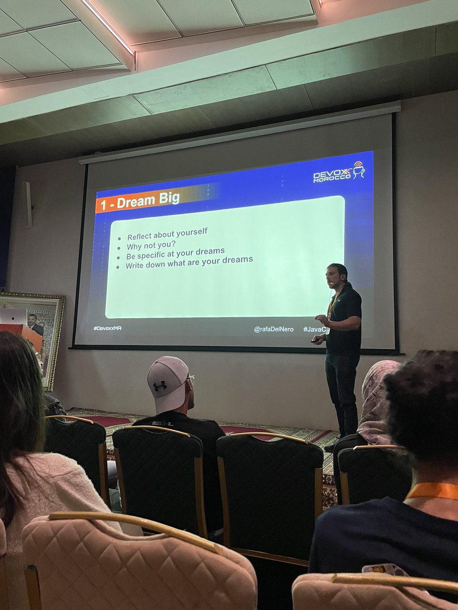 Every success story starts with a dream! Valuable informations in <a href="/RafaDelNero/">Rafael del Nero</a> session for people like me, who are starting a new career project in software engineering!