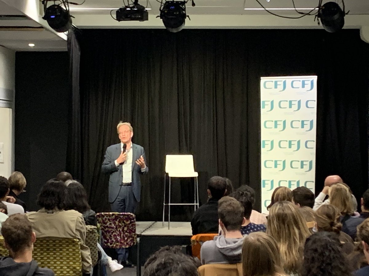 Leçon inaugurale 2022 du CFJ. Merci à  <a href="/FriesAfp/">Fabrice Fries</a> , PDG de l’<a href="/afpfr/">Agence France-Presse</a> d’avoir expliqué les enjeux d’une grande agence mondiale de presse aux étudiants de la promotion #cfj77 #journalisme