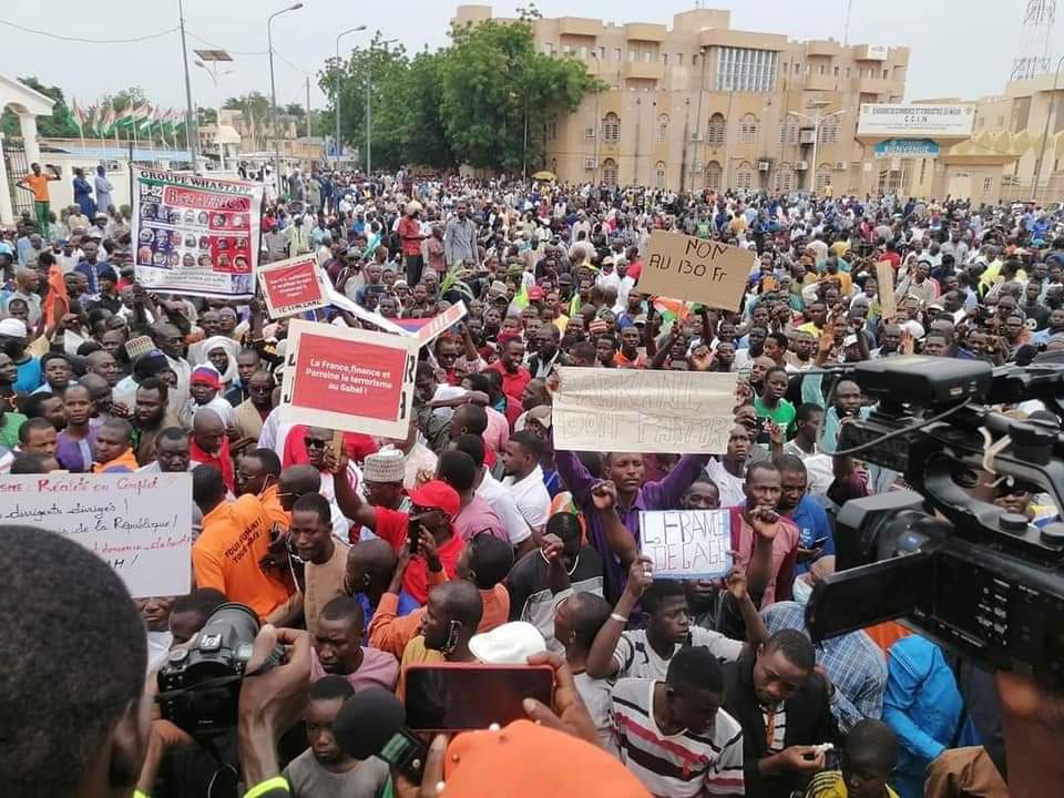 🛑Les derniers jours de la #françafrique au #Niger !?

« Le mouvement #M62 invite le peuple nigérien à une mobilisation populaire sur l’ensemble du territoire national le dimanche 9 octobre 2022 avec pour objectif au moins un million de citoyens dans la rue ».