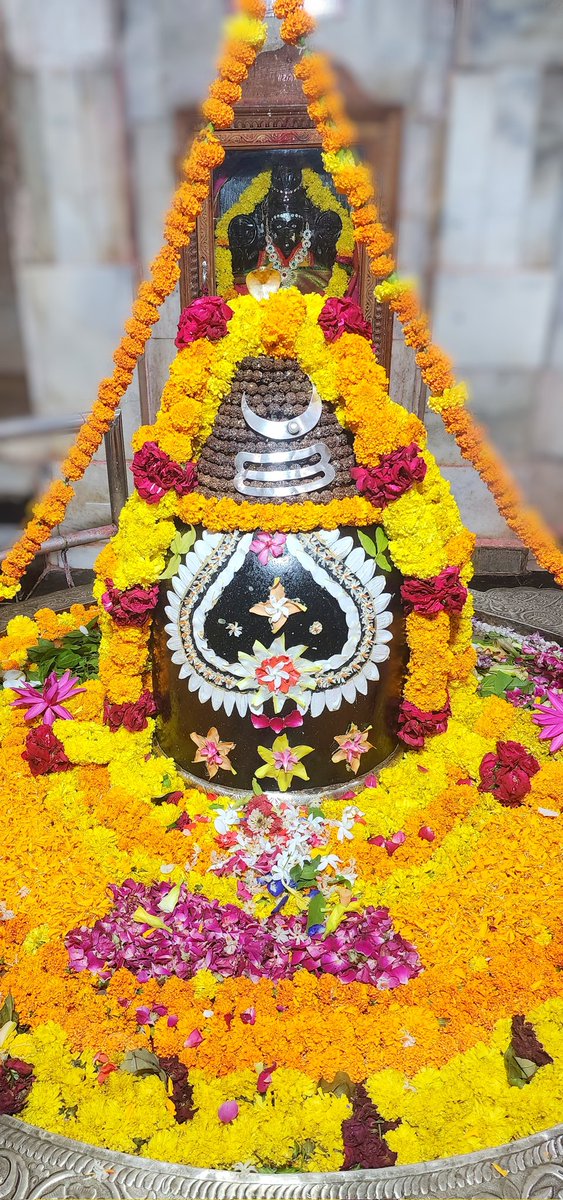 Somnath_Temple's tweet photo. श्री अहल्याबाई मंदिर, प्रभासक्षेत्र - गुजरात (सौराष्ट्र)
दिनांकः 06 अक्तूबर 2022, आश्विन शुक्ल एकादशी - गुरुवार
सायं शृंगार
10224048 https://t.co/w9TurMnznN