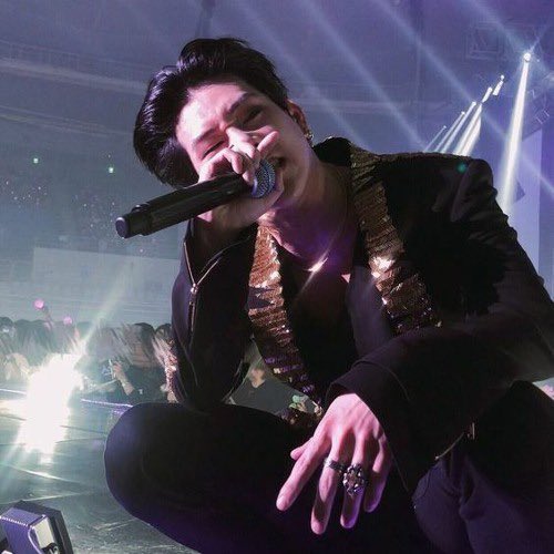 HoneysSesame's tweet photo. Looks like Jooheon mastered holding a microphone at a very early age! Now it is part of him.🎤💛 https://t.co/HQoWbd5iHM