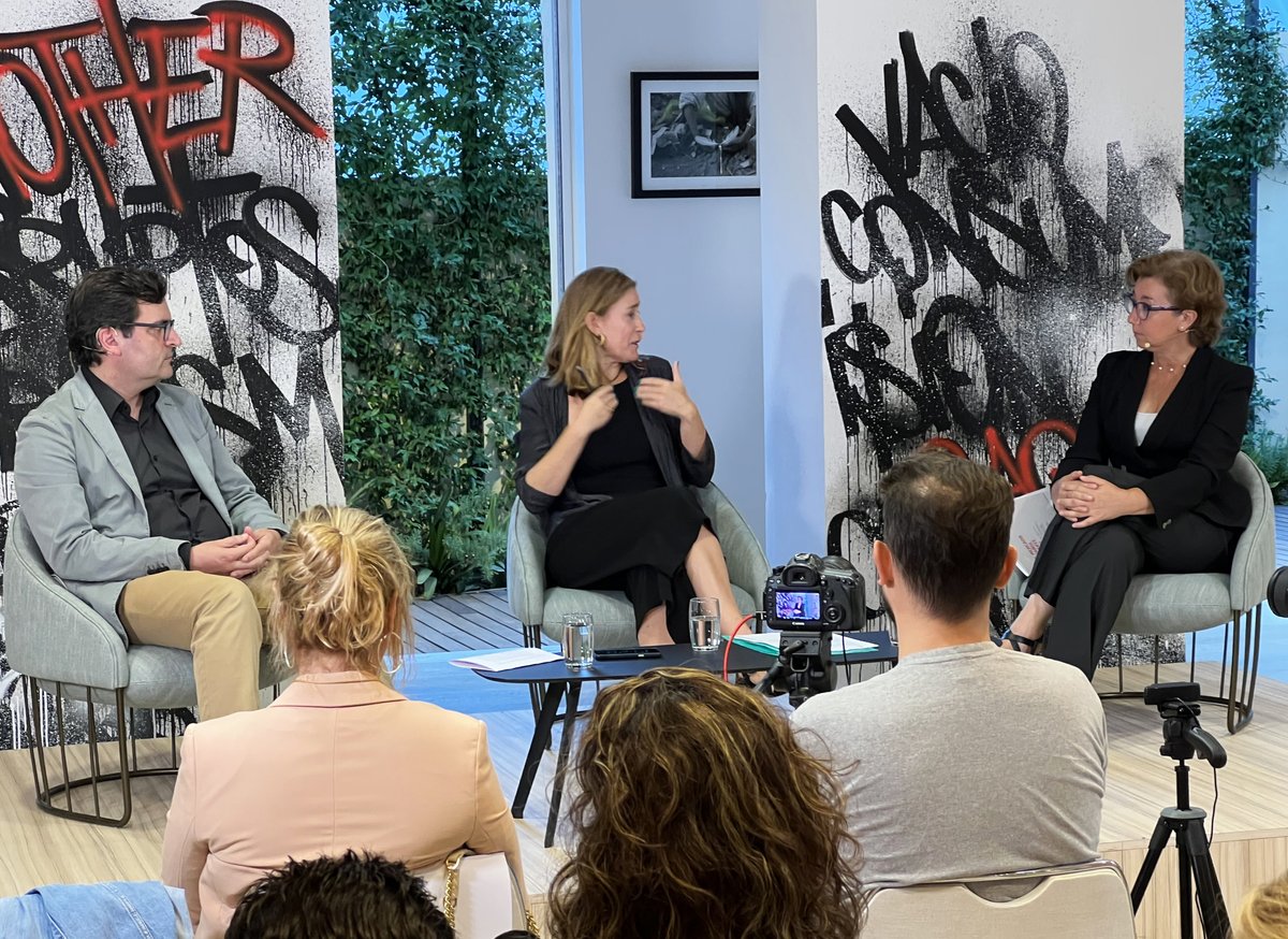 VAC_La's tweet photo. Si no pudistéis asistir a la 2ª #MesaRedonda en  #AbiertoValencia, “Diálogos sobre últimas tendencias en mercado de arte contemporáneo”, podéis verla en 👉https://t.co/SoHznZCytD

Mesa redonda organizada por @FCanadaBlanch y @EuMgac https://t.co/ogclIHJ9uO