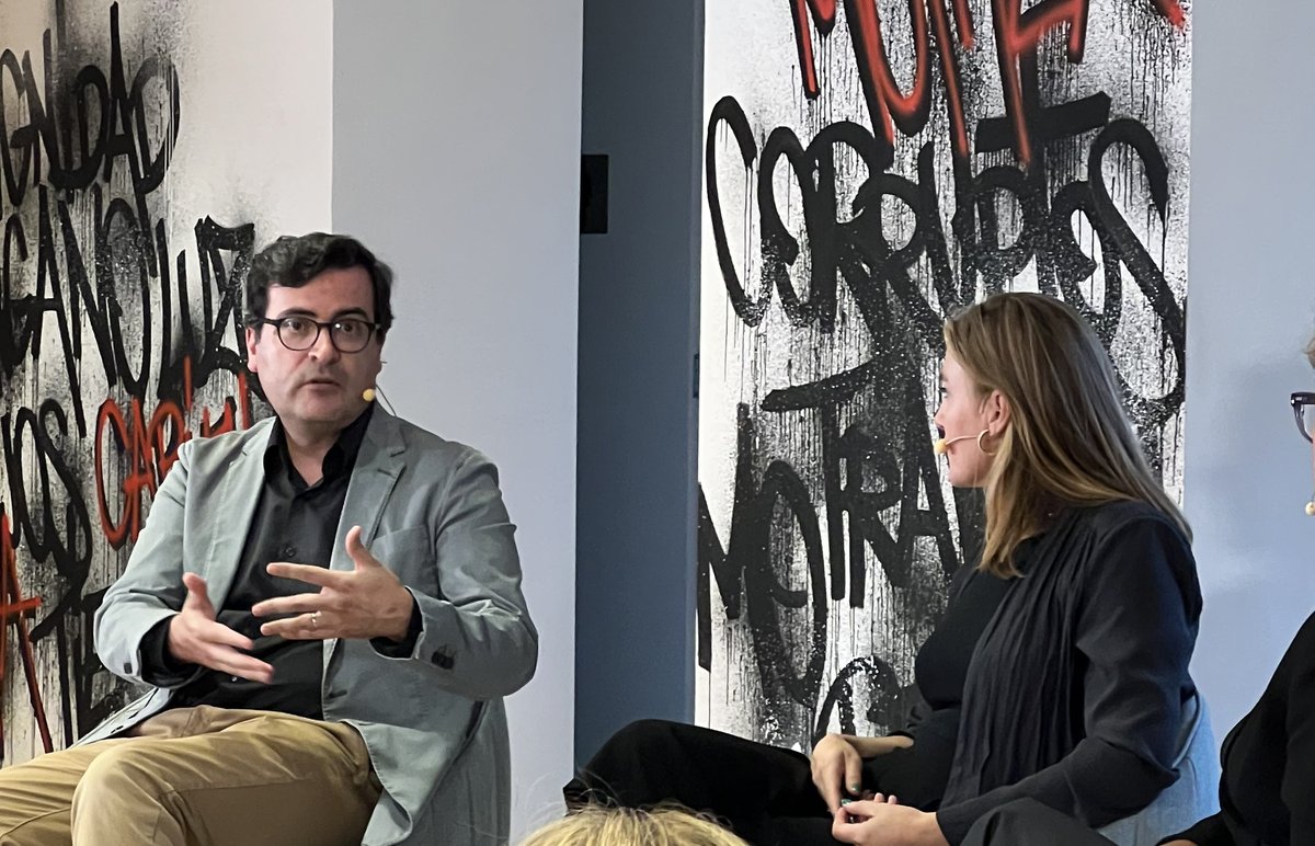 VAC_La's tweet photo. Si no pudistéis asistir a la 2ª #MesaRedonda en  #AbiertoValencia, “Diálogos sobre últimas tendencias en mercado de arte contemporáneo”, podéis verla en 👉https://t.co/SoHznZCytD

Mesa redonda organizada por @FCanadaBlanch y @EuMgac https://t.co/ogclIHJ9uO