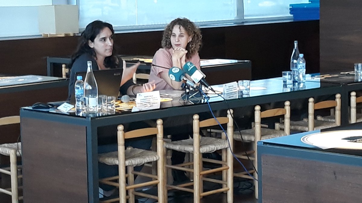 RosaMedirHuerta's tweet photo. Presentació del recurs didàtic elaborat per @greca_udg sobre el consum de peix a càrrec de @ingrid_mula i @martinagualina. Encàrrec del @ccbaixemporda. @espaidelpeix @UdGEducacioPsic https://t.co/SV03kF7LRo