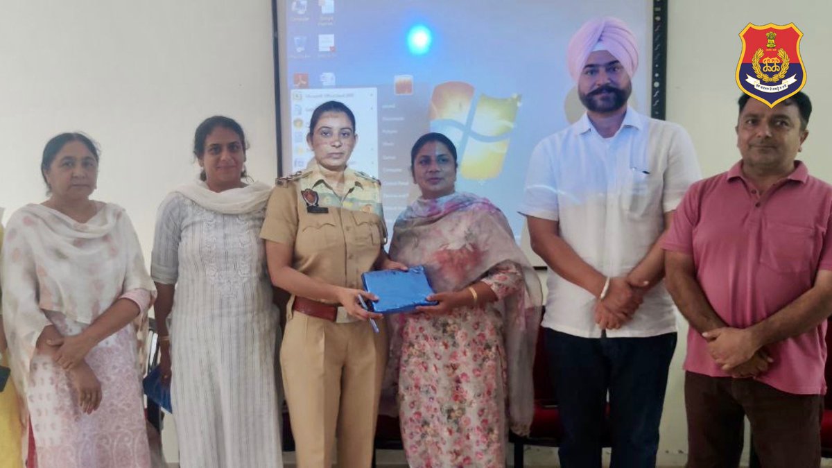 Sangrur Police celebrated Cyber Jaagrookta Diwas in various colleges of district Sangrur. In which staff and students of the college were made aware about cyber crimes, crime against women and children, online frauds and helpline number 112/181.

#CyberJaagrooktaDiwas