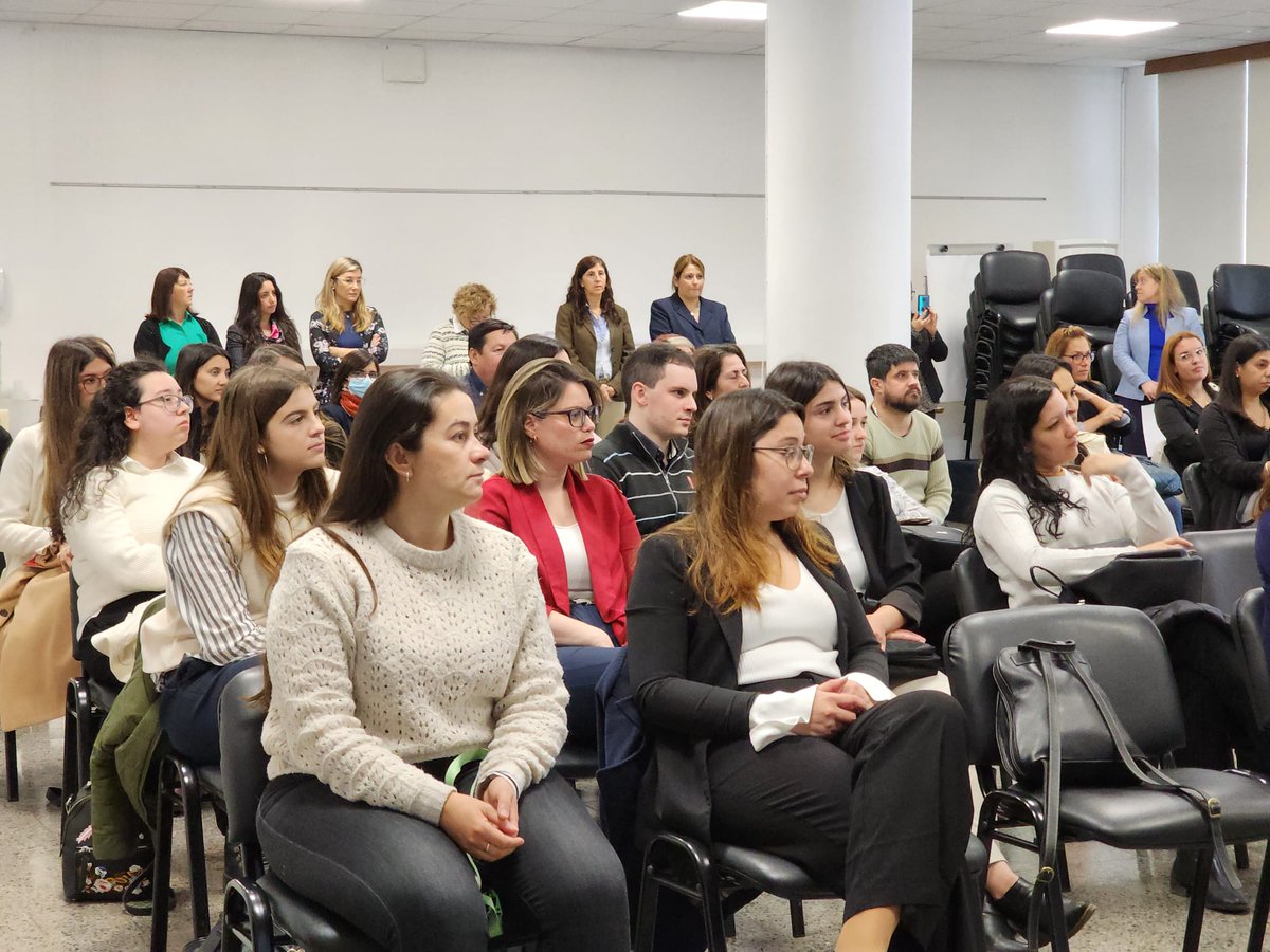 MTSSuy's tweet photo. #Ahora El ministro @Pablo_Mieres, el dir. de DINATRA @fdaverede y el coord. de la Lic. en Relaciones Laborales de @Udelaruy, Leonardo Slinger, dan la bienvenida a estudiantes avanzados de la carrera que se integrarán como pasantes al MTSS y despiden a los que finalizaron la misma https://t.co/4UQBtEdO3J