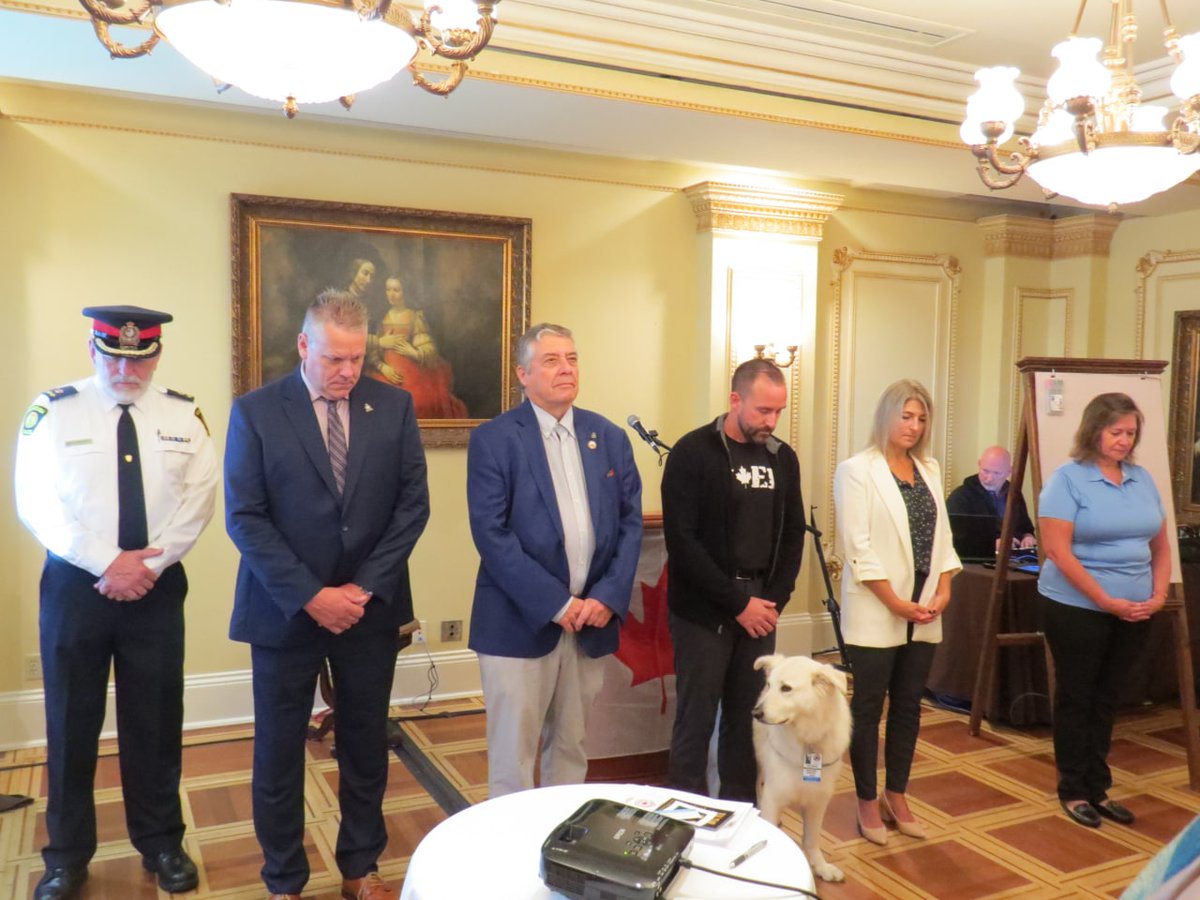Events4Wellness's tweet photo. [Video] Day 2 of 7th Annual Invisible Wounds 7th Annual National Conference for First Responders October 6, 2022 in Niagara-on-the-Lake starts with keynote speakers piped in and a moment of silence for our fallen comrades. https://t.co/xt8rUkgGeh #Events4Wellness #MIAW #MIAW2022 https://t.co/fmbmWr10ot
