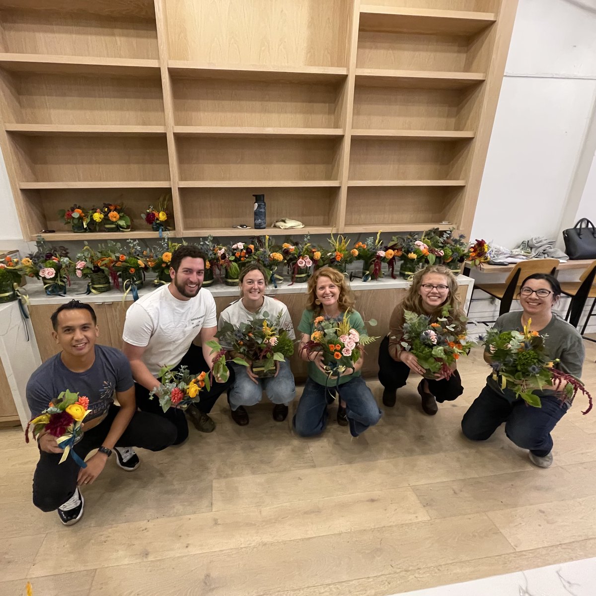HamFamSF's tweet photo. A BIG THANK YOU to our volunteers for adventuring to the flower market, for arranging bouquets, for just being all around amazing supporters of the #HFBenefit22, and our mission to #EndFamilyHomelessness in the #SFBayArea!
Become a volunteer at https://t.co/5ClD2RuSzB. https://t.co/BlyyKLmW3r