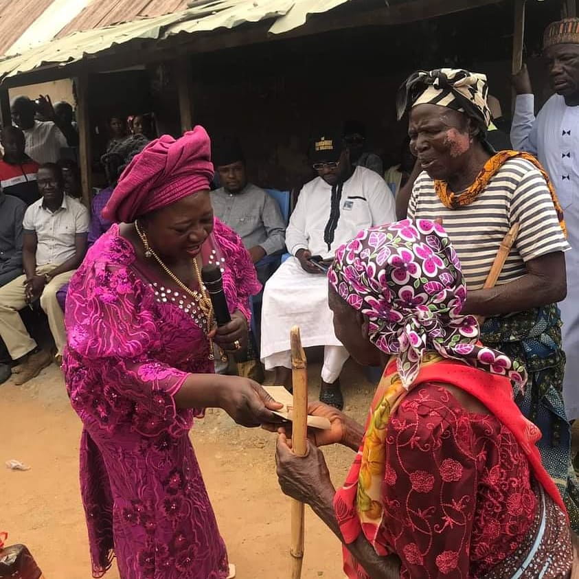 FoundationHcube's tweet image. A shoulder to lean on..