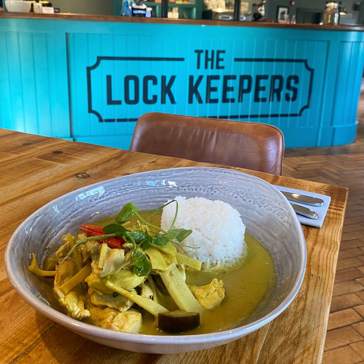 Lock_Keepers's tweet image. It's curry night! Get a drink on us when you order one of our delicious curries 😋

(a pint, a 175ml house wine or a soft drink)
