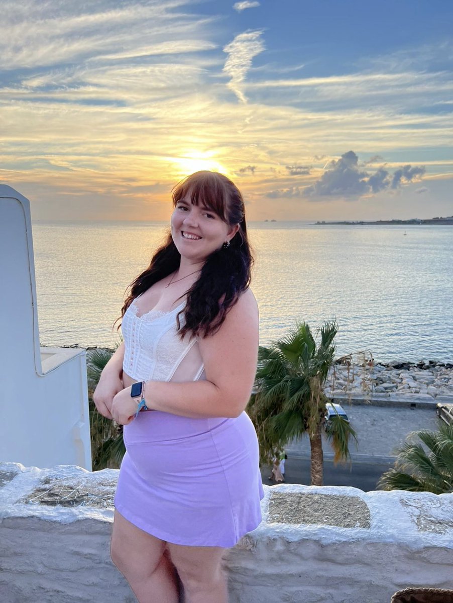 princesskarlee_'s tweet photo. Really missing those Santorini Sunsets! If you want to learn how to travel all over the world in the most affordable way possible, you need to check out @efultimatebreak 
Don’t forget to use the code UAKARLEE100 for $100 off your trip! 🌅 
#thisisultimate #ultimateambassador https://t.co/pJp3n5O0cD