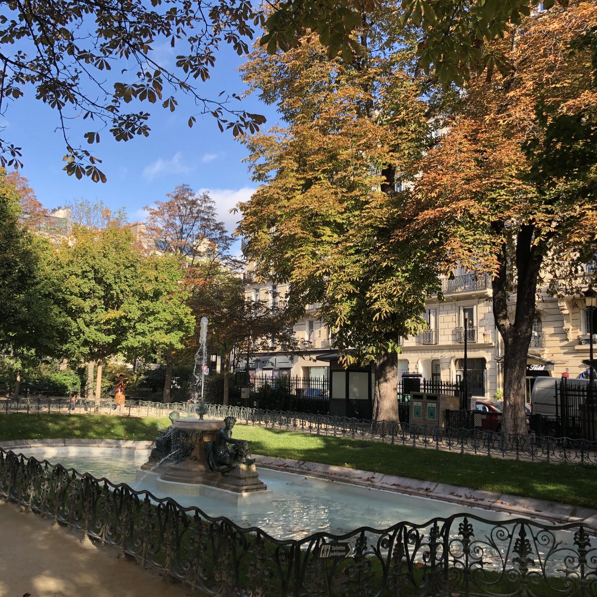 Hiver à Paris 💭🤔
#HAP #Paris #VisitMaldives #ChampionsLeague #hashtag #GEMDSM