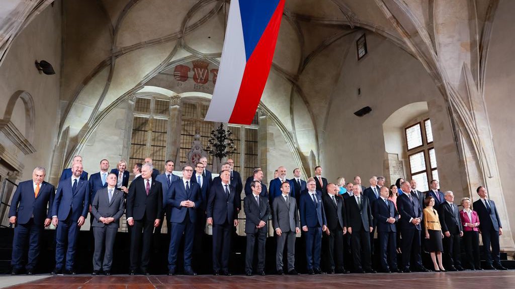 📸 Family photo podczas pierwszego spotkania Europejskiej Wspólnoty Politycznej w #Praga.