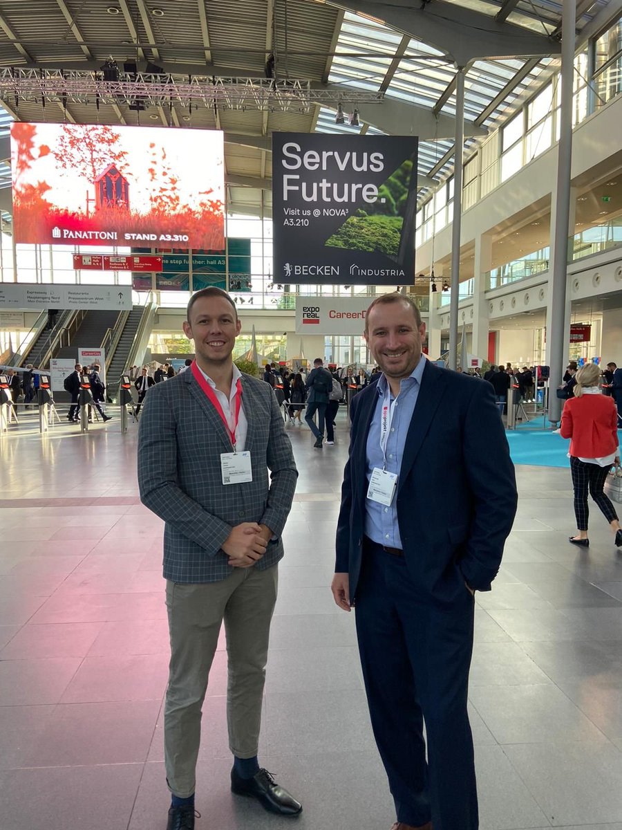 Heute geht die #ExpoReal zu Ende. Wir waren dort, um Finanzentscheidern die Möglichkeiten einer unbesicherten Real-Estate-Finanzierung näherzubringen. Danke an alle, die sich für Stefan Hnida und Alexander Lenz Zeit genommen haben!
 
Weitere Infos hier: hubs.la/Q01p5WLr0