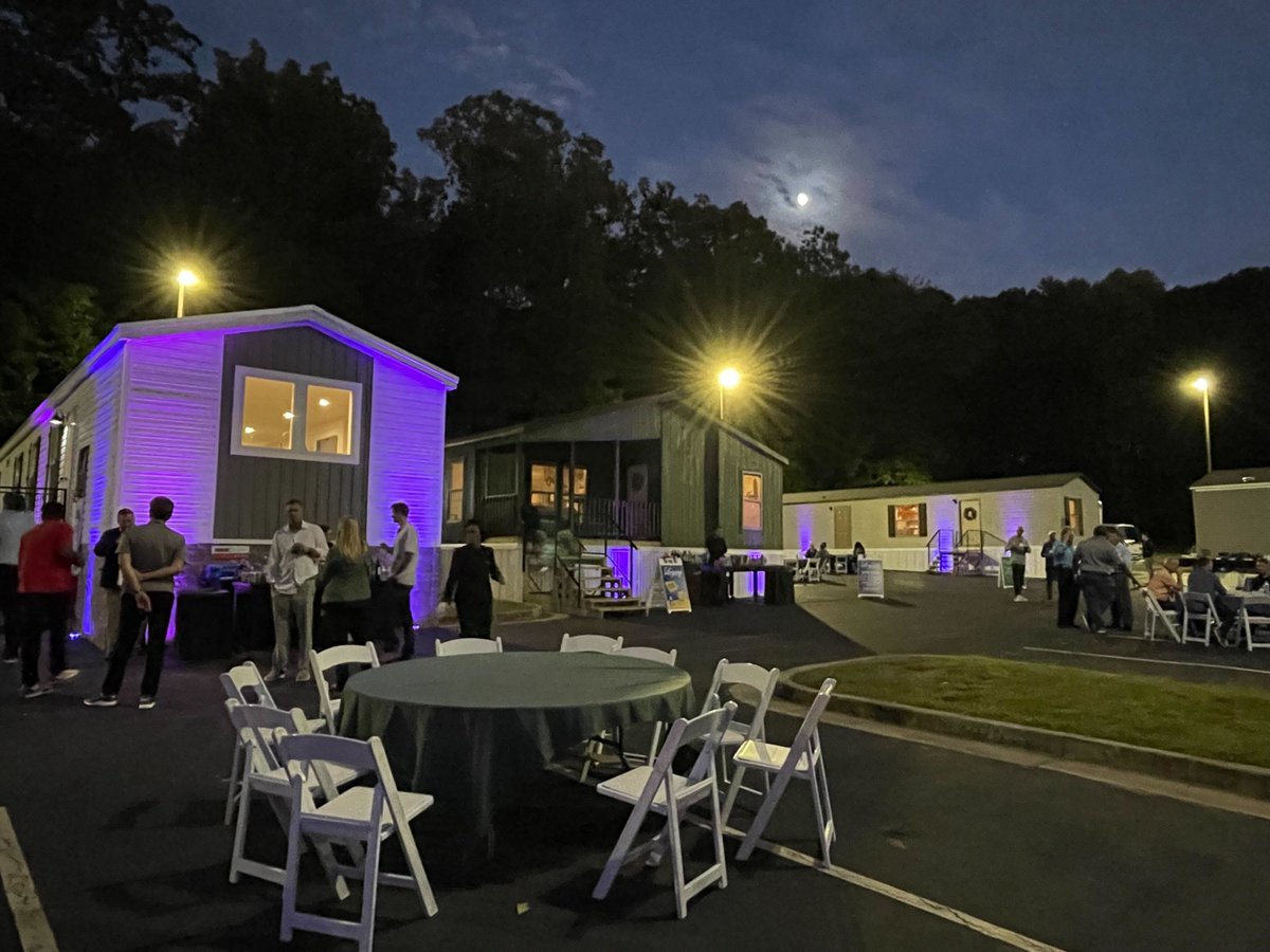 SecoConference's tweet image. We had an amazing time getting to know this year's attendees at last night's reception! 🤝🎶🍹

#SECO #SECO22 #MHProfessional #MHIndustry