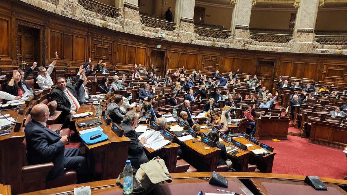 GuidoManiniRios's tweet photo. La cultura de la muerte da un nuevo paso...
Hoy se votó en diputados el proyecto de ley de eutanasia.
En un país que lidera en cantidad de suicidios, la señal que se da es que hay seres humanos que sobran.
Saludamos a los diputados de CA que unánimemente rechazaron el proyecto... https://t.co/zUlSu3NWv9