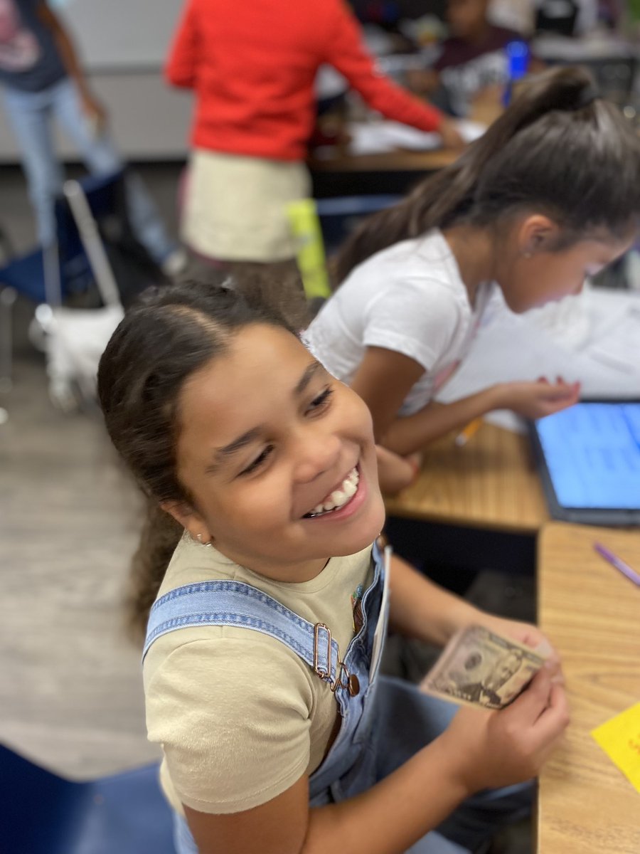 TheWonderfulMs's tweet photo. I’m splurging all day. Taking my students on a shopping spree!!! @ForestLnAcademy #RISDbelieves #fakemoney #realexperiences #funinmath #authenthiclearning their reaction was priceless https://t.co/x2vGn7h4RR