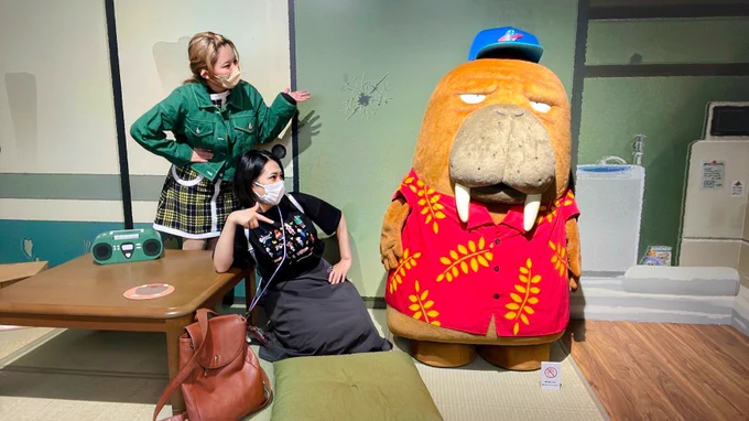 #オッド展 滑り込みで2日間連続行ってきたー!オッドタクシーの世界観に入り込んだみたいでとても楽しかった!展示も再現度高くて見応えがあった〜!最後の不穏な展示めっちゃ良かったし描き下ろしで今井くん出してくれて本当にありがとうございました!! 