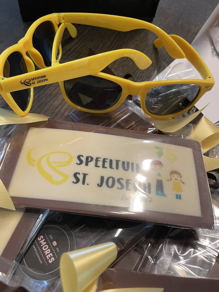 SMeerssen's tweet photo. Wat een coole zonnebrillen, uiteraard zien wij de toekomst zonnig in. https://t.co/pqiL1KYvmk