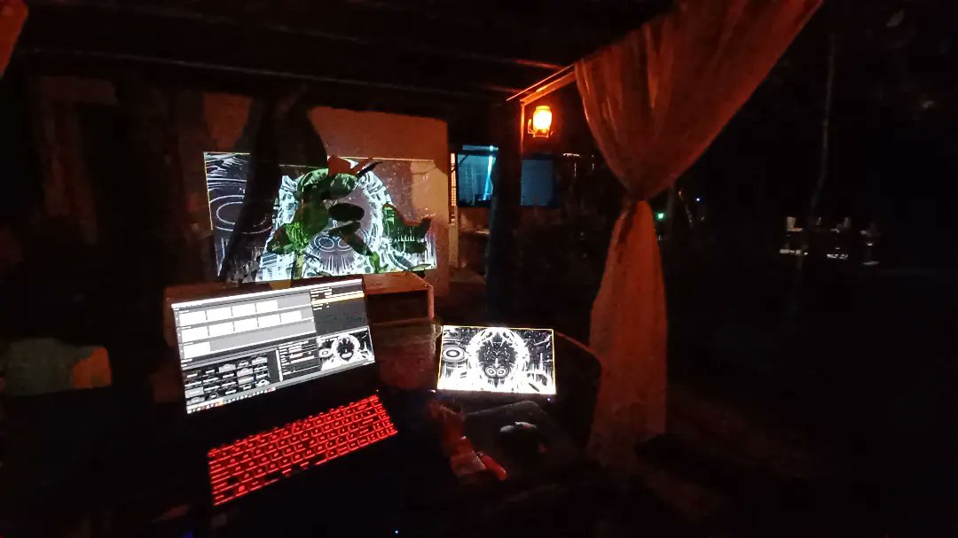 👀༒ₘₒₕᵢₙᵢ༒ ༒ ooakosimo ༒ tweet media