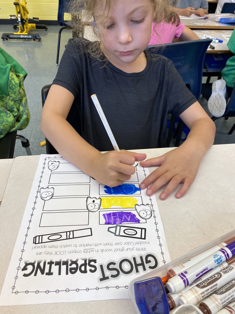 pulsiferkaitlyn's tweet photo. Things are getting SpOOoOooky in 2/3P this morning! We are using our ghost hunting tools to write and find our October words! We even have spooky music playing to get us in the mood!!! 👻🎃 “This is SO COOL!!!” #SeeWhatWeAreLearning @DwightRossElem https://t.co/0Ijn3jvwwh