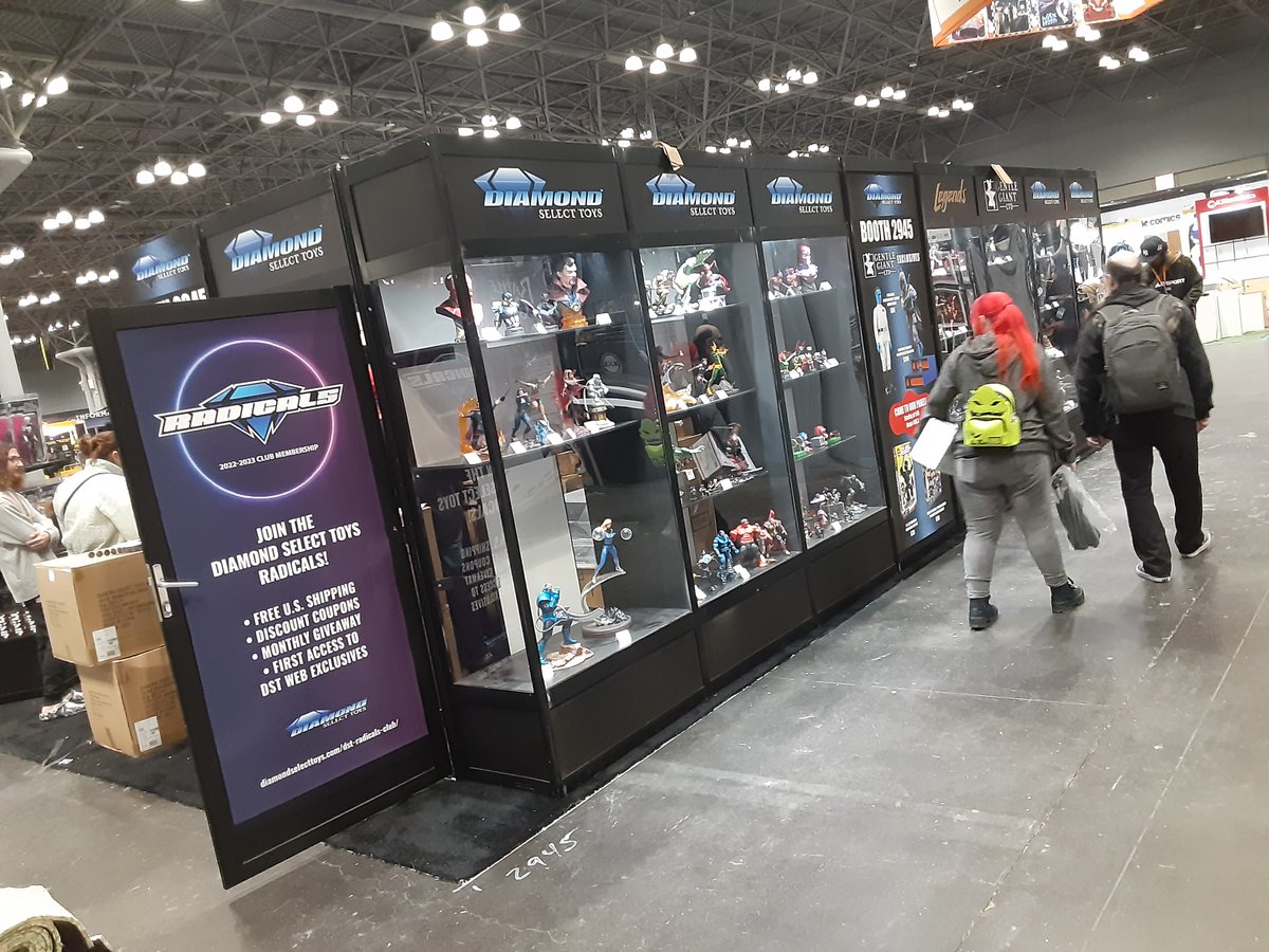 GentleGiantLTD's tweet photo. Day 1 of #NYCC is finally here! DSTZach knows not everyone can make it in person, so he's given us a few more #BTS pics of the #GGLTD booth throughout the set up process!

Check them out now and stay tuned for a Booth Tour Video dropping tomorrow. 😀 https://t.co/gsfkUjnYSd