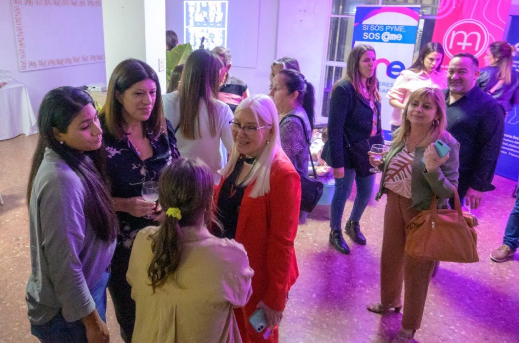 ClaraGarcia_SF's tweet photo. Mujeres innovadoras y emprendedoras, que crean trabajo y dinamizan la economía. Ayer inauguraron la nueva sede de #Camees, un espacio para capacitarse, asociarse y potenciar proyectos. Entusiasma tanto empuje. Su fuerza es la fuerza de Santa Fe. Adelante! https://t.co/wJ6yqyosLd