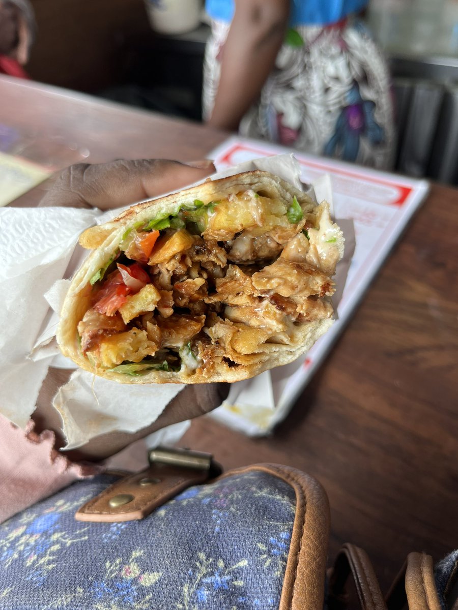 cafewanderergh_'s tweet photo. What do we think about @RiceXpressGhana  Sharwarmas?
I think they’re value for money no? 🤔
Good amount of filling .
This was 45 cedis. https://t.co/8RPVqZTpM8