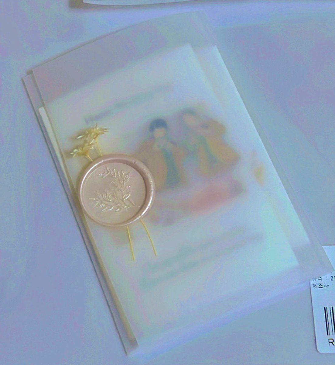 그… 제가 생각한 최종 포장이 이게 아니었어요… 구글링 하니까 이런 비슷한 포장 많이들 하길래 꼴에 청첩장 분위기 내려고 이것저것 샀는데 존망한거 같아요.. 
다른 봉투 사서 주말동안 포장 후 다음 주 월요일에 일괄 발송해드리겠습니다ㅜㅜ