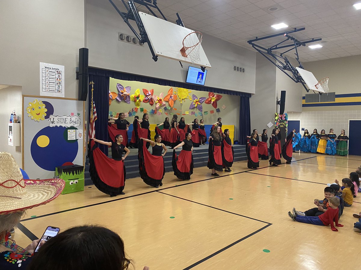 CaneyCreekHS's tweet photo. Dance classes performing Folklorico dances at @SanJacSuns today!  Great job, ladies! https://t.co/01flvYD2ox