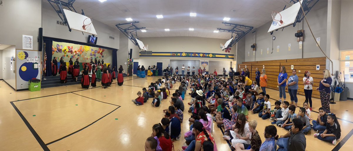 CaneyCreekHS's tweet photo. Dance classes performing Folklorico dances at @SanJacSuns today!  Great job, ladies! https://t.co/01flvYD2ox